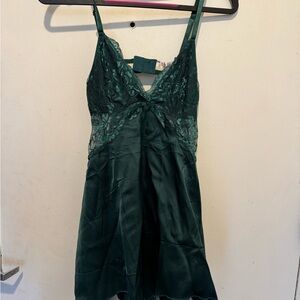 Elegant Green Lace Nightgown